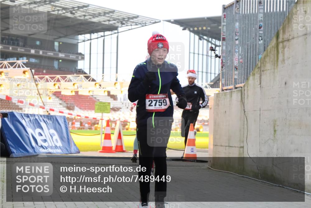08.12.2024 - St. Pauli X-Mass-Run No. 14 H.Heesch http://msf.ph/oto/7489449 08.12.2024 10:04:03 Ziel 330, 1912, 1949, 2093, 2094, 2098, 2663, 2759, 2848, 3062, 3063, 3070, 3072, 330, 624, 1678, 2094, 2759, 2848, 2955, 3062, 3063, 3082, 3179 meine-sportfotos.de