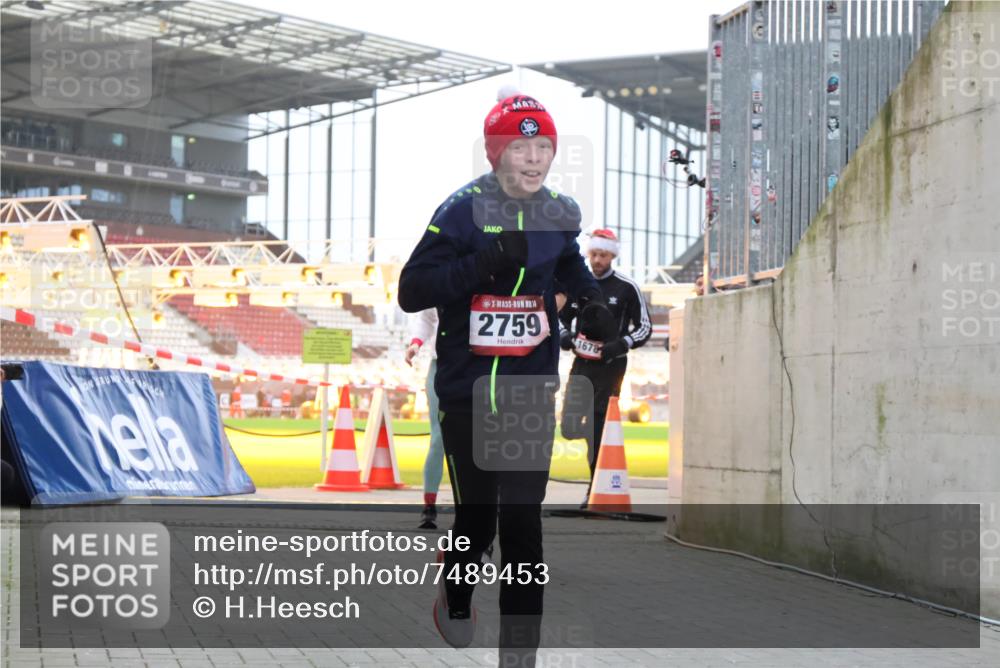 08.12.2024 - St. Pauli X-Mass-Run No. 14 H.Heesch http://msf.ph/oto/7489453 08.12.2024 10:04:03 Ziel 330, 1912, 1949, 2093, 2094, 2098, 2663, 2759, 2848, 3062, 3063, 3070, 3072, 330, 624, 1678, 2094, 2759, 2848, 2955, 3062, 3063, 3082, 3179 meine-sportfotos.de