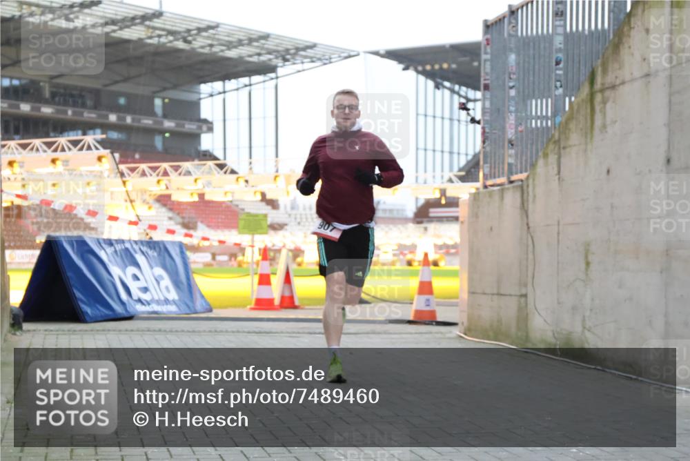 08.12.2024 - St. Pauli X-Mass-Run No. 14 H.Heesch http://msf.ph/oto/7489460 08.12.2024 09:55:30 Ziel 881, 907 meine-sportfotos.de