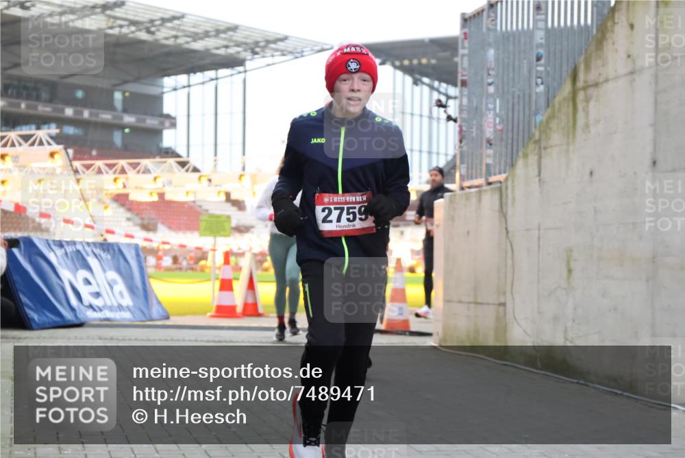 08.12.2024 - St. Pauli X-Mass-Run No. 14 H.Heesch http://msf.ph/oto/7489471 08.12.2024 10:04:03 Ziel 330, 1912, 1949, 2093, 2094, 2098, 2663, 2759, 2848, 3062, 3063, 3070, 3072, 330, 624, 1678, 2094, 2759, 2848, 2955, 3062, 3063, 3082, 3179 meine-sportfotos.de