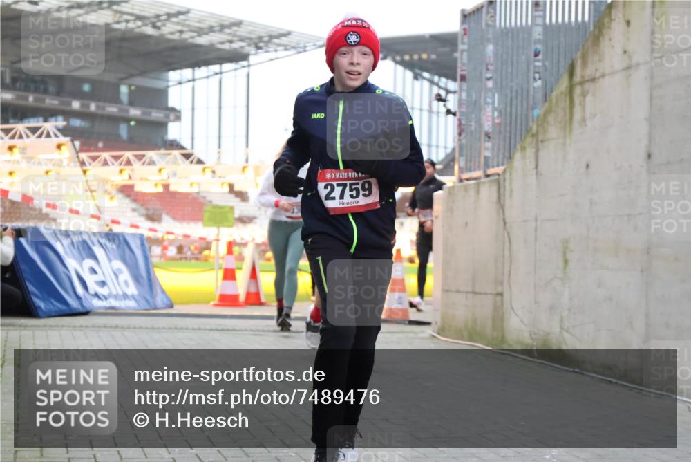 08.12.2024 - St. Pauli X-Mass-Run No. 14 H.Heesch http://msf.ph/oto/7489476 08.12.2024 10:04:03 Ziel 330, 1912, 1949, 2093, 2094, 2098, 2663, 2759, 2848, 3062, 3063, 3070, 3072, 330, 624, 1678, 2094, 2759, 2848, 2955, 3062, 3063, 3082, 3179 meine-sportfotos.de