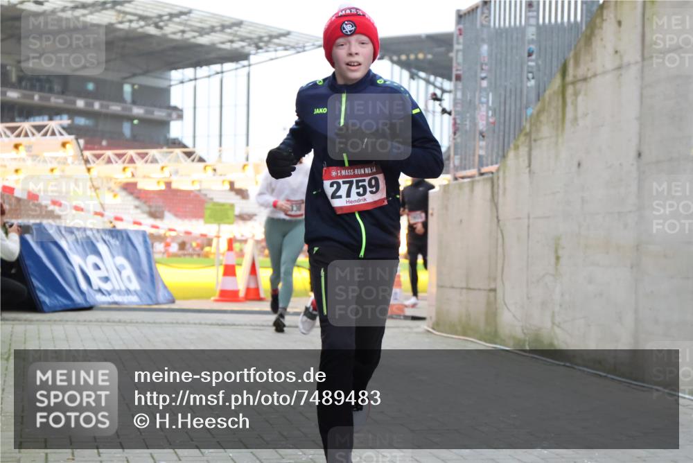 08.12.2024 - St. Pauli X-Mass-Run No. 14 H.Heesch http://msf.ph/oto/7489483 08.12.2024 10:04:03 Ziel 330, 1912, 1949, 2093, 2094, 2098, 2663, 2759, 2848, 3062, 3063, 3070, 3072, 330, 624, 1678, 2094, 2759, 2848, 2955, 3062, 3063, 3082, 3179 meine-sportfotos.de