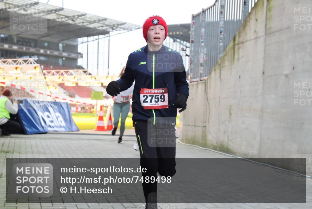 08.12.2024 - St. Pauli X-Mass-Run No. 14 H.Heesch http://msf.ph/oto/7489498 08.12.2024 10:04:03 Ziel 330, 1912, 1949, 2093, 2094, 2098, 2663, 2759, 2848, 3062, 3063, 3070, 3072, 330, 624, 1678, 2094, 2759, 2848, 2955, 3062, 3063, 3082, 3179 meine-sportfotos.de