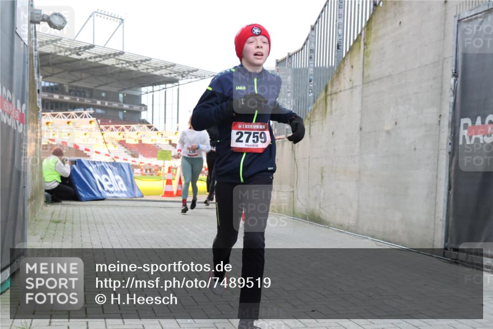 08.12.2024 - St. Pauli X-Mass-Run No. 14 H.Heesch http://msf.ph/oto/7489519 08.12.2024 10:04:03 Ziel 330, 1912, 1949, 2093, 2094, 2098, 2663, 2759, 2848, 3062, 3063, 3070, 3072, 330, 624, 1678, 2094, 2759, 2848, 2955, 3062, 3063, 3082, 3179 meine-sportfotos.de