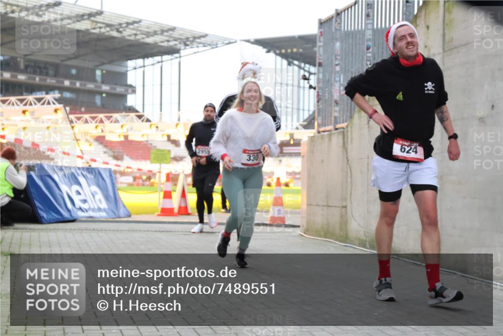 08.12.2024 - St. Pauli X-Mass-Run No. 14 H.Heesch http://msf.ph/oto/7489551 08.12.2024 10:04:05 Ziel 330, 1912, 1949, 2093, 2094, 2098, 2663, 2759, 2848, 3062, 3063, 3070, 3072, 330, 624, 1678, 2759, 2955, 3082, 3169, 3179, 3180 meine-sportfotos.de