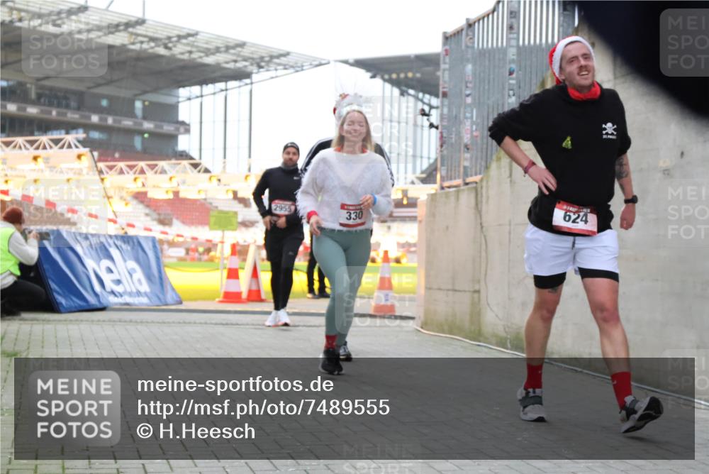 08.12.2024 - St. Pauli X-Mass-Run No. 14 H.Heesch http://msf.ph/oto/7489555 08.12.2024 10:04:05 Ziel 330, 1912, 1949, 2093, 2094, 2098, 2663, 2759, 2848, 3062, 3063, 3070, 3072, 330, 624, 1678, 2759, 2955, 3082, 3169, 3179, 3180 meine-sportfotos.de