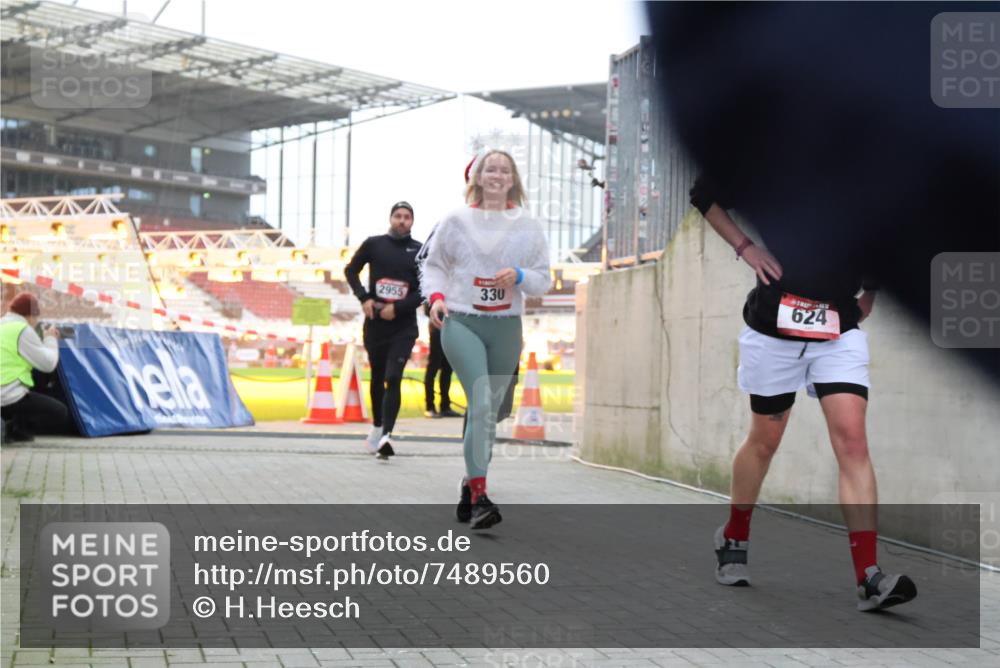 08.12.2024 - St. Pauli X-Mass-Run No. 14 H.Heesch http://msf.ph/oto/7489560 08.12.2024 10:04:05 Ziel 330, 1912, 1949, 2093, 2094, 2098, 2663, 2759, 2848, 3062, 3063, 3070, 3072, 330, 624, 1678, 2759, 2955, 3082, 3169, 3179, 3180 meine-sportfotos.de
