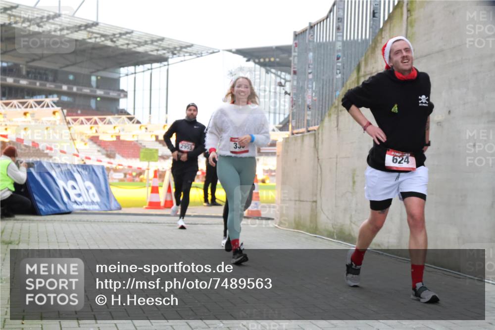 08.12.2024 - St. Pauli X-Mass-Run No. 14 H.Heesch http://msf.ph/oto/7489563 08.12.2024 10:04:05 Ziel 330, 1912, 1949, 2093, 2094, 2098, 2663, 2759, 2848, 3062, 3063, 3070, 3072, 330, 624, 1678, 2759, 2955, 3082, 3169, 3179, 3180 meine-sportfotos.de