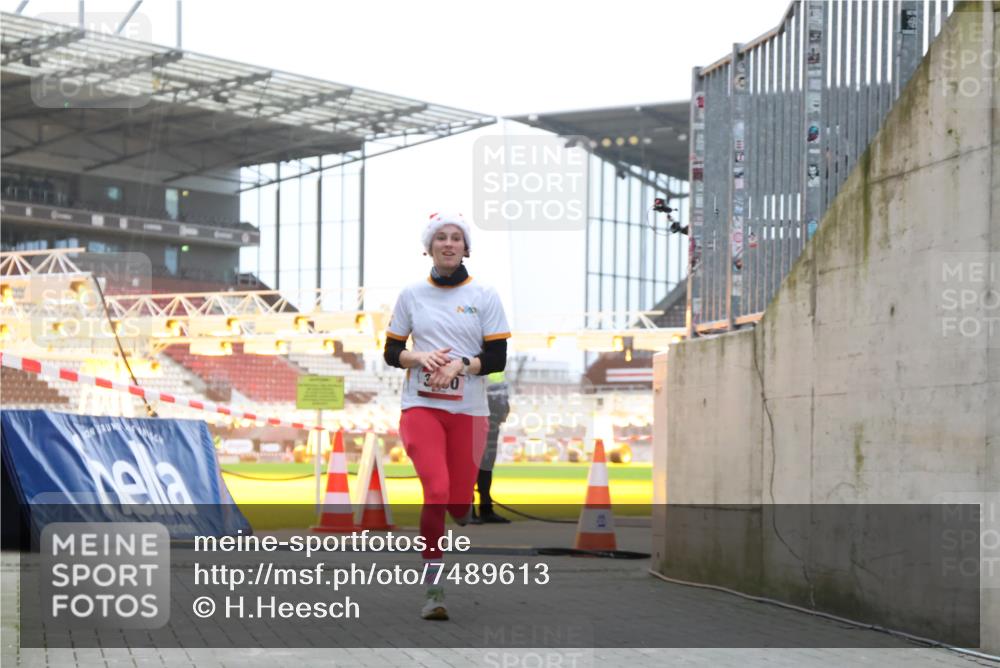 08.12.2024 - St. Pauli X-Mass-Run No. 14 H.Heesch http://msf.ph/oto/7489613 08.12.2024 09:55:47 Ziel 691, 3300 meine-sportfotos.de