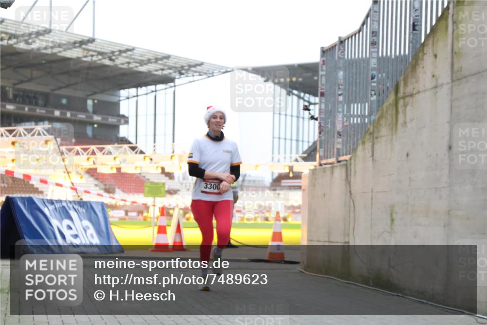 08.12.2024 - St. Pauli X-Mass-Run No. 14 H.Heesch http://msf.ph/oto/7489623 08.12.2024 09:55:47 Ziel 691, 3300 meine-sportfotos.de