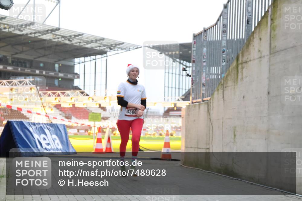 08.12.2024 - St. Pauli X-Mass-Run No. 14 H.Heesch http://msf.ph/oto/7489628 08.12.2024 09:55:47 Ziel 691, 3300 meine-sportfotos.de