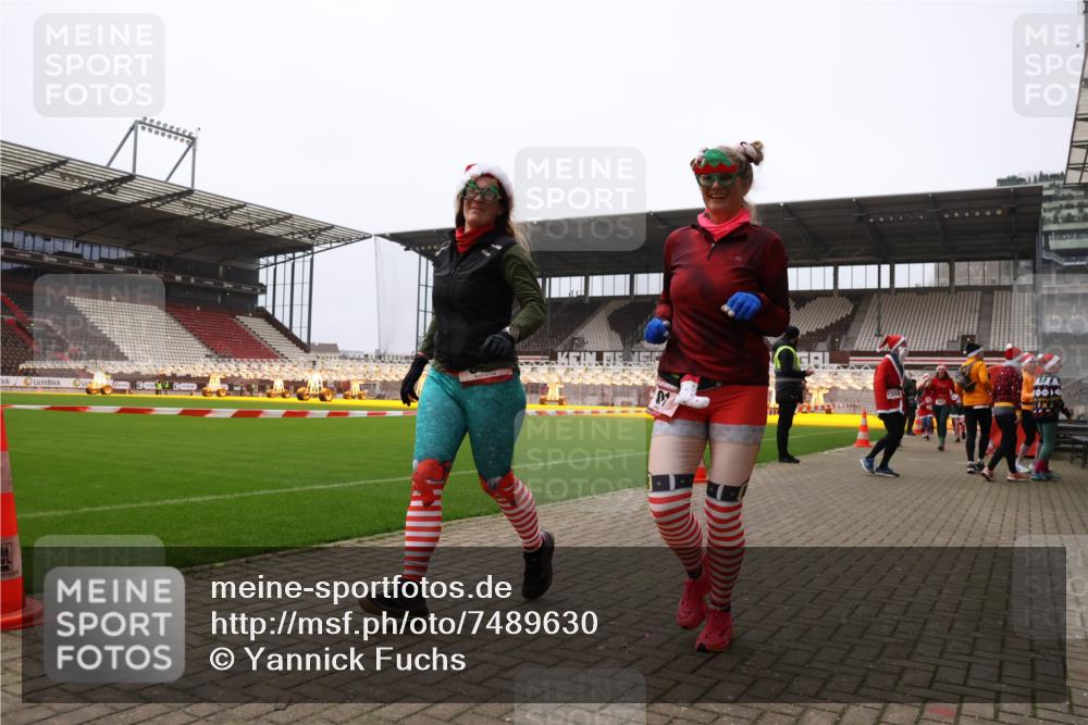 08.12.2024 - St. Pauli X-Mass-Run No. 14 Yannick Fuchs http://msf.ph/oto/7489630 08.12.2024 10:39:54 Ziel 401, 590, 597, 640, 1270, 1497, 2114, 2116, 2242, 2570, 2959 meine-sportfotos.de