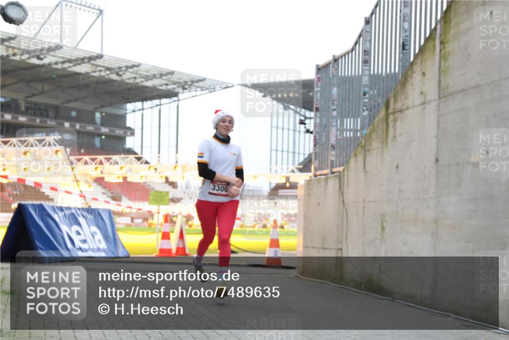 08.12.2024 - St. Pauli X-Mass-Run No. 14 H.Heesch http://msf.ph/oto/7489635 08.12.2024 09:55:47 Ziel 691, 3300 meine-sportfotos.de