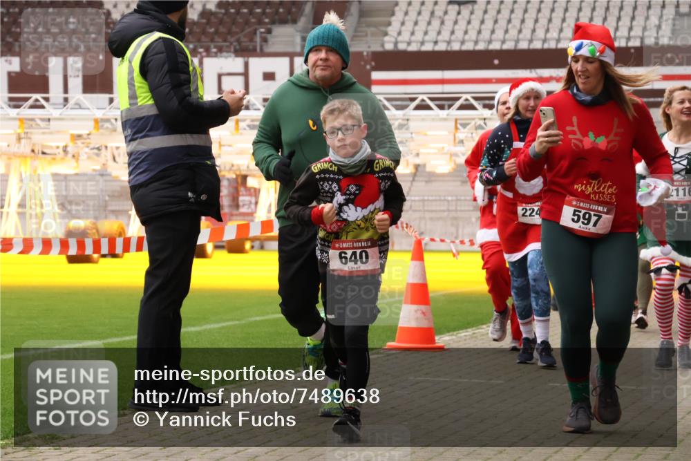 08.12.2024 - St. Pauli X-Mass-Run No. 14 Yannick Fuchs http://msf.ph/oto/7489638 08.12.2024 10:39:56 Ziel 401, 590, 597, 640, 1270, 1497, 2114, 2116, 2242, 2570, 2959 meine-sportfotos.de