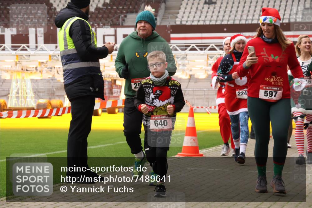 08.12.2024 - St. Pauli X-Mass-Run No. 14 Yannick Fuchs http://msf.ph/oto/7489641 08.12.2024 10:39:57 Ziel 401, 590, 597, 640, 1270, 1497, 2114, 2116, 2242, 2570, 2959 meine-sportfotos.de