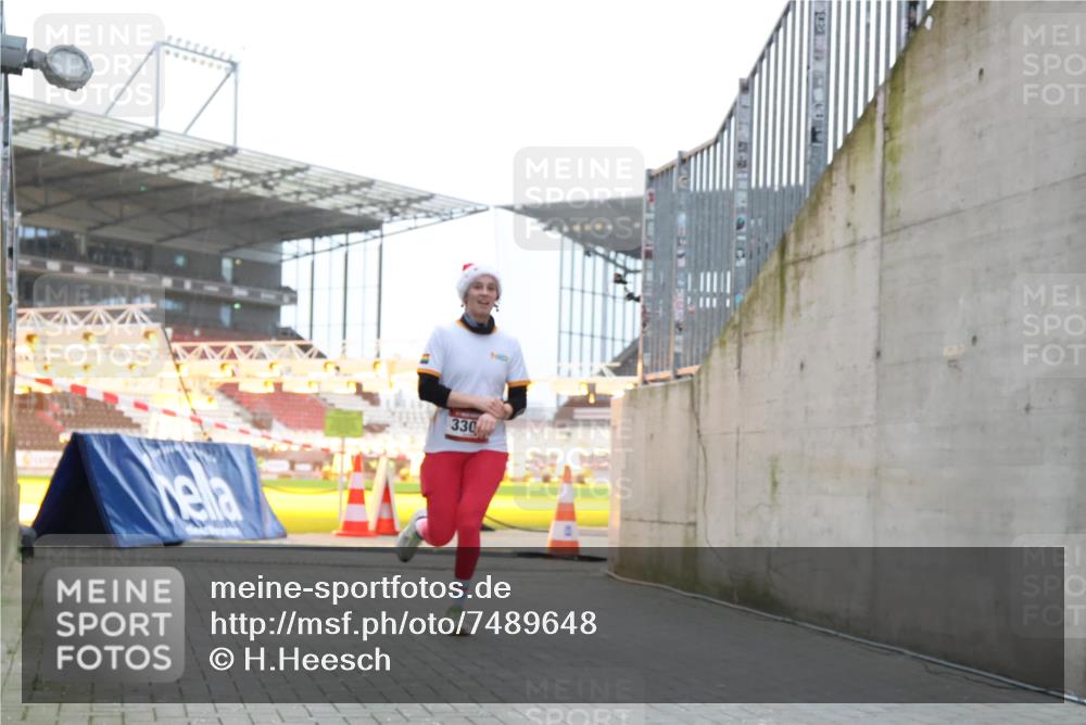 08.12.2024 - St. Pauli X-Mass-Run No. 14 H.Heesch http://msf.ph/oto/7489648 08.12.2024 09:55:47 Ziel 691, 3300 meine-sportfotos.de