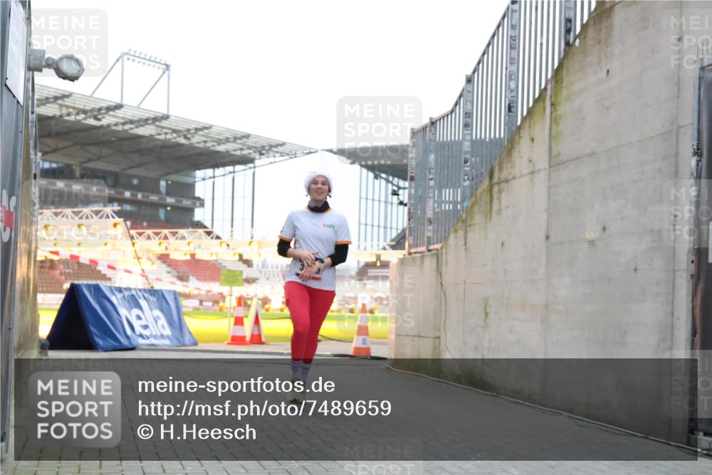 08.12.2024 - St. Pauli X-Mass-Run No. 14 H.Heesch http://msf.ph/oto/7489659 08.12.2024 09:55:47 Ziel 691, 3300 meine-sportfotos.de