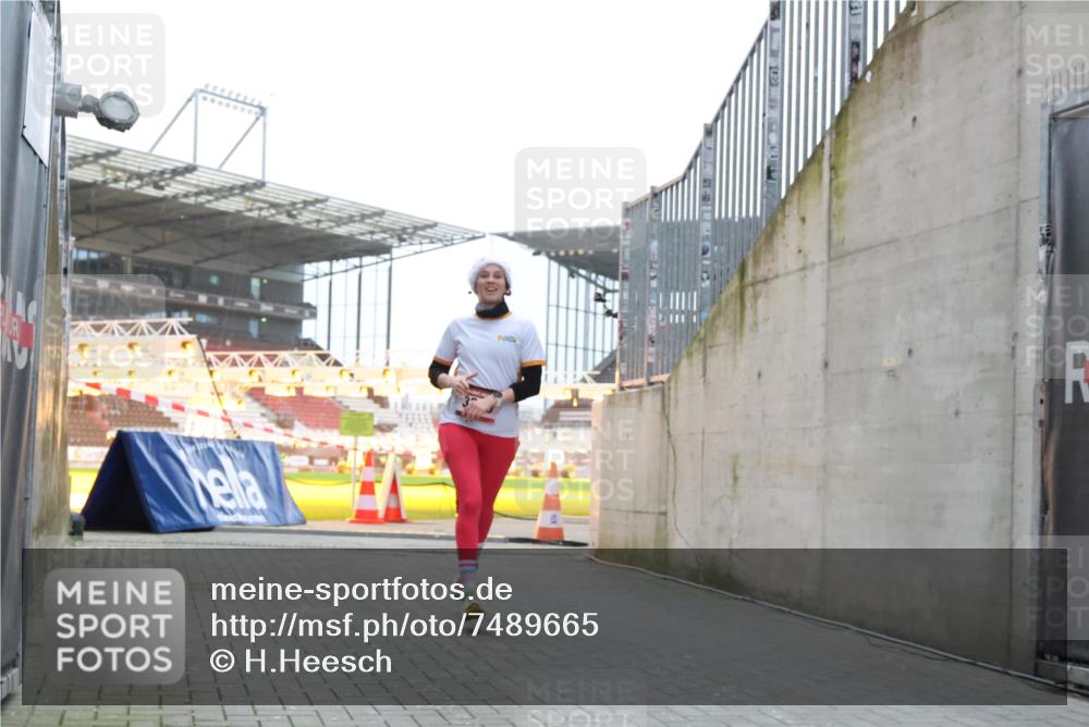08.12.2024 - St. Pauli X-Mass-Run No. 14 H.Heesch http://msf.ph/oto/7489665 08.12.2024 09:55:47 Ziel 691, 3300 meine-sportfotos.de