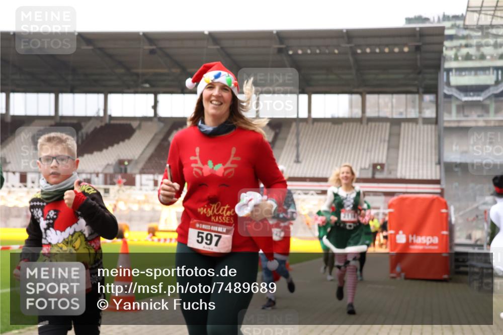 08.12.2024 - St. Pauli X-Mass-Run No. 14 Yannick Fuchs http://msf.ph/oto/7489689 08.12.2024 10:39:59 Ziel 401, 493, 590, 597, 640, 1270, 2114, 2116, 2242, 2570, 2959 meine-sportfotos.de