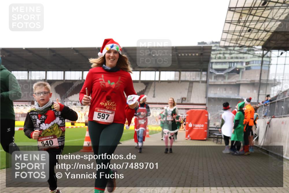 08.12.2024 - St. Pauli X-Mass-Run No. 14 Yannick Fuchs http://msf.ph/oto/7489701 08.12.2024 10:40:00 Ziel 105, 401, 493, 590, 597, 640, 1270, 2114, 2116, 2242, 2570, 2959 meine-sportfotos.de