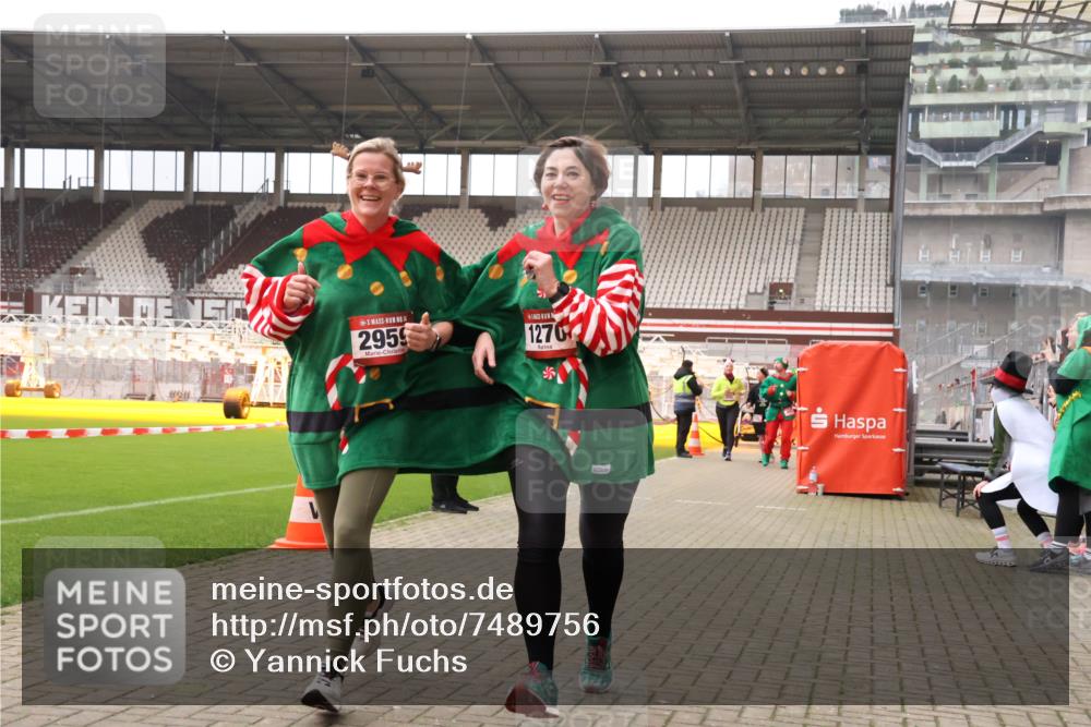08.12.2024 - St. Pauli X-Mass-Run No. 14 Yannick Fuchs http://msf.ph/oto/7489756 08.12.2024 10:40:04 Ziel 105, 200, 401, 493, 590, 597, 640, 1270, 2114, 2116, 2242, 2570, 2609, 2610, 2959 meine-sportfotos.de