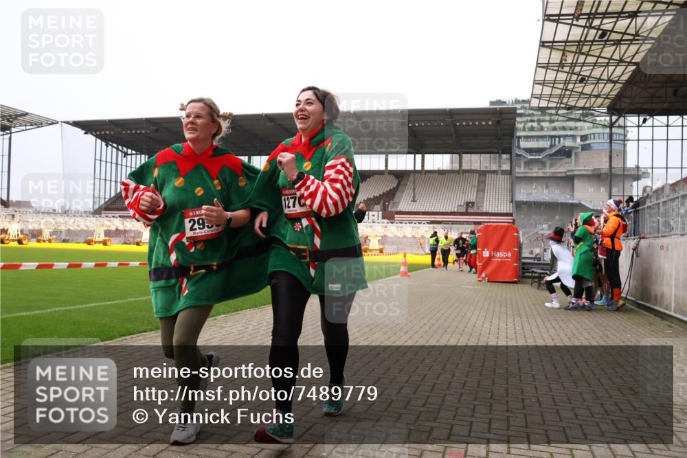 08.12.2024 - St. Pauli X-Mass-Run No. 14 Yannick Fuchs http://msf.ph/oto/7489779 08.12.2024 10:40:05 Ziel 105, 200, 401, 493, 590, 597, 640, 1270, 2114, 2116, 2242, 2570, 2609, 2610, 2959 meine-sportfotos.de