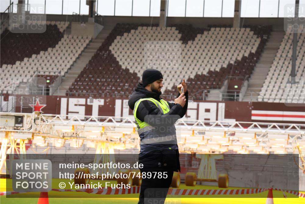 08.12.2024 - St. Pauli X-Mass-Run No. 14 Yannick Fuchs http://msf.ph/oto/7489785 08.12.2024 10:40:07 Ziel 105, 200, 493, 597, 640, 743, 1270, 2114, 2116, 2242, 2570, 2609, 2610, 2959 meine-sportfotos.de