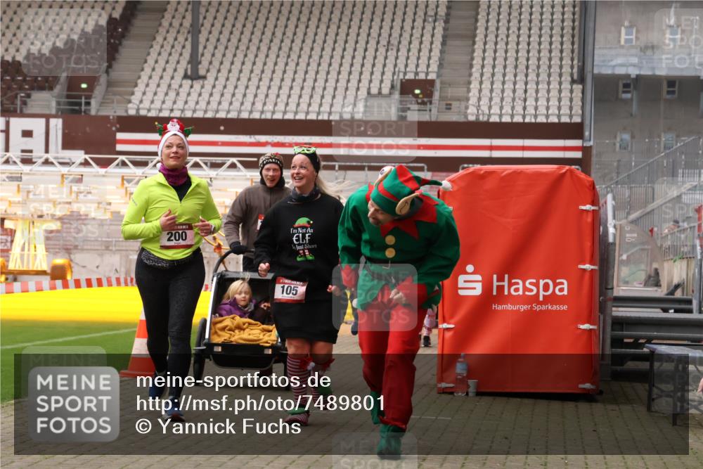 08.12.2024 - St. Pauli X-Mass-Run No. 14 Yannick Fuchs http://msf.ph/oto/7489801 08.12.2024 10:40:10 Ziel 105, 200, 263, 321, 375, 493, 743, 1270, 1495, 2114, 2116, 2242, 2570, 2609, 2610, 2959 meine-sportfotos.de