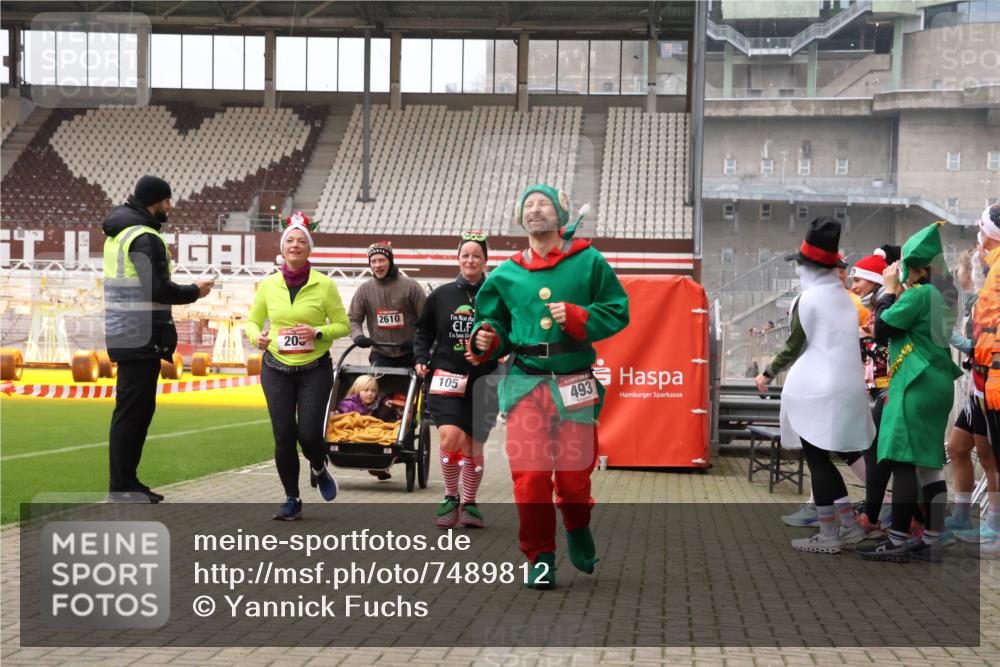 08.12.2024 - St. Pauli X-Mass-Run No. 14 Yannick Fuchs http://msf.ph/oto/7489812 08.12.2024 10:40:11 Ziel 105, 200, 263, 321, 375, 493, 743, 1270, 1292, 1303, 1495, 2114, 2116, 2242, 2609, 2610, 2959 meine-sportfotos.de