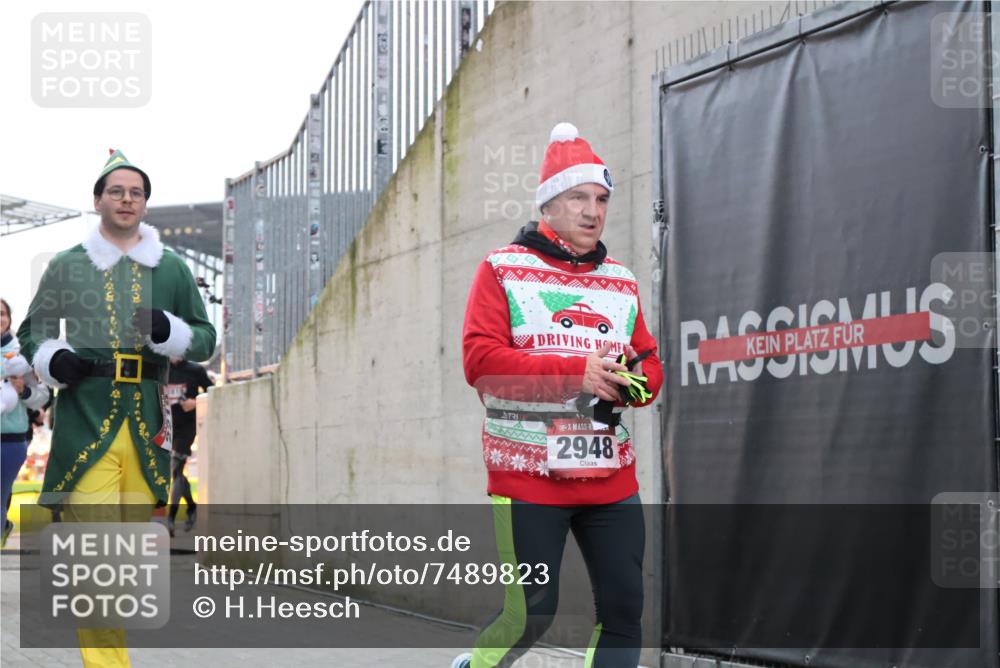 08.12.2024 - St. Pauli X-Mass-Run No. 14 H.Heesch http://msf.ph/oto/7489823 08.12.2024 10:04:15 Ziel 330, 624, 1678, 2094, 2759, 2848, 2948, 2955, 3062, 3063, 3082, 3169, 3179, 3180, 815, 1565, 1788, 1870, 2219, 2819, 2933, 2948, 3071 meine-sportfotos.de