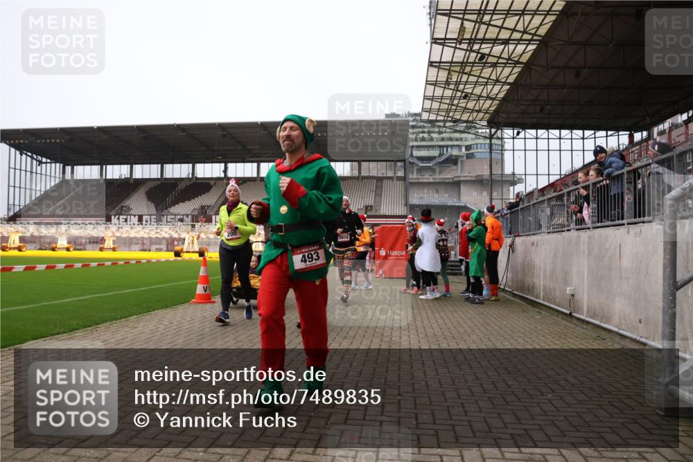 08.12.2024 - St. Pauli X-Mass-Run No. 14 Yannick Fuchs http://msf.ph/oto/7489835 08.12.2024 10:40:13 Ziel 105, 200, 263, 321, 375, 493, 743, 1270, 1292, 1303, 1495, 2114, 2116, 2242, 2609, 2610, 2959 meine-sportfotos.de