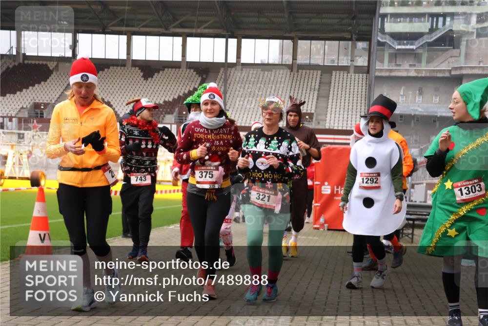 08.12.2024 - St. Pauli X-Mass-Run No. 14 Yannick Fuchs http://msf.ph/oto/7489888 08.12.2024 10:40:19 Ziel 105, 200, 263, 304, 321, 334, 375, 482, 493, 538, 728, 736, 743, 967, 1292, 1303, 1308, 1494, 1495, 1764, 1766, 2533, 2609, 2610 meine-sportfotos.de