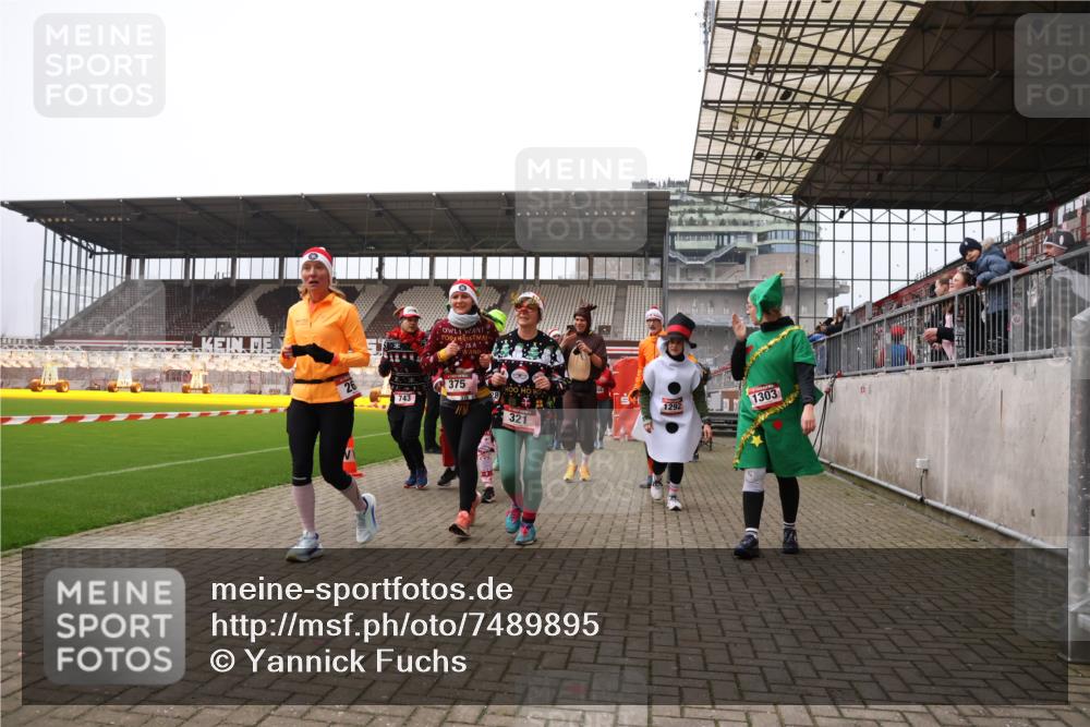 08.12.2024 - St. Pauli X-Mass-Run No. 14 Yannick Fuchs http://msf.ph/oto/7489895 08.12.2024 10:40:20 Ziel 105, 200, 263, 304, 321, 334, 375, 482, 493, 538, 728, 736, 743, 967, 1292, 1303, 1308, 1494, 1495, 1764, 1766, 2533, 2609, 2610 meine-sportfotos.de