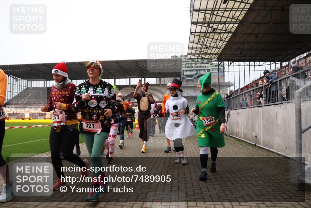 08.12.2024 - St. Pauli X-Mass-Run No. 14 Yannick Fuchs http://msf.ph/oto/7489905 08.12.2024 10:40:21 Ziel 105, 200, 263, 304, 321, 334, 375, 482, 493, 538, 728, 736, 743, 967, 1292, 1303, 1305, 1308, 1494, 1495, 1764, 1766, 2533, 2609, 2610 meine-sportfotos.de