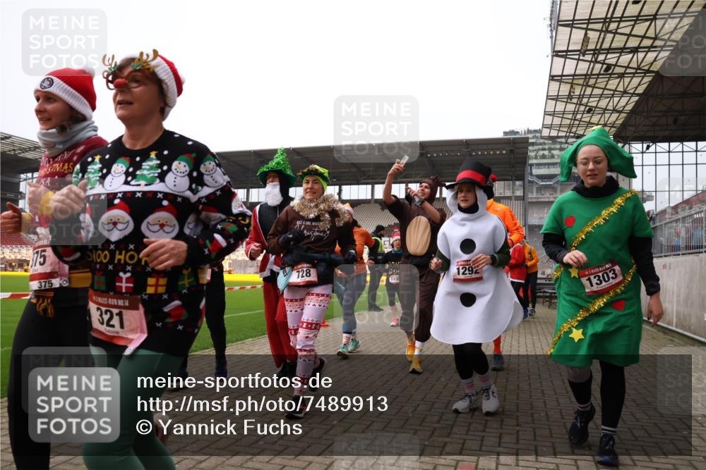 08.12.2024 - St. Pauli X-Mass-Run No. 14 Yannick Fuchs http://msf.ph/oto/7489913 08.12.2024 10:40:22 Ziel 105, 200, 263, 304, 321, 334, 375, 482, 493, 538, 728, 736, 743, 967, 1292, 1303, 1305, 1308, 1494, 1495, 1764, 1766, 2533, 2609, 2610 meine-sportfotos.de