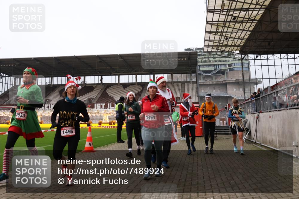 08.12.2024 - St. Pauli X-Mass-Run No. 14 Yannick Fuchs http://msf.ph/oto/7489924 08.12.2024 10:40:24 Ziel 105, 200, 263, 304, 321, 334, 375, 482, 493, 538, 728, 736, 743, 967, 1292, 1303, 1305, 1308, 1494, 1495, 1764, 1766, 2533, 2609, 2610 meine-sportfotos.de
