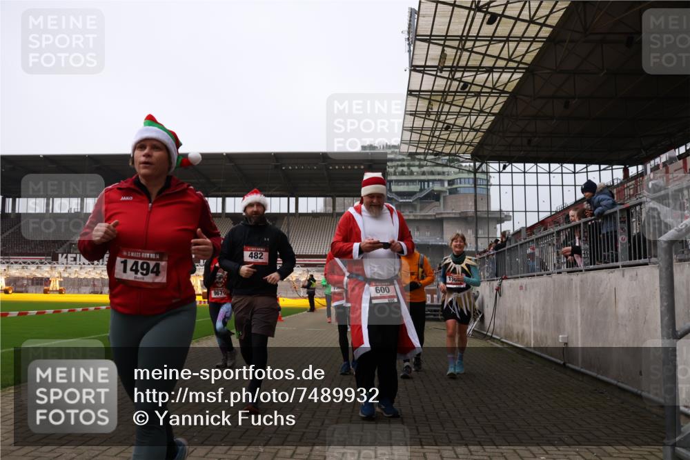 08.12.2024 - St. Pauli X-Mass-Run No. 14 Yannick Fuchs http://msf.ph/oto/7489932 08.12.2024 10:40:25 Ziel 105, 200, 263, 304, 321, 334, 375, 482, 538, 728, 736, 743, 967, 1292, 1303, 1305, 1308, 1494, 1495, 1764, 1766, 2533, 2609, 2610 meine-sportfotos.de