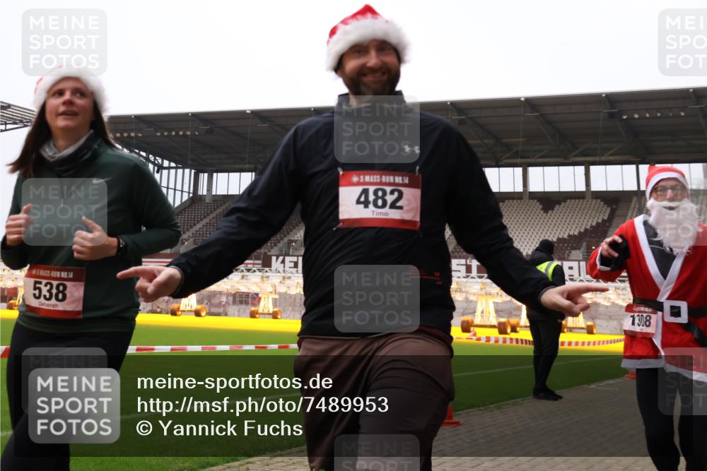 08.12.2024 - St. Pauli X-Mass-Run No. 14 Yannick Fuchs http://msf.ph/oto/7489953 08.12.2024 10:40:27 Ziel 263, 304, 321, 334, 375, 482, 538, 728, 736, 743, 967, 1292, 1303, 1305, 1308, 1494, 1495, 1764, 1766, 2533, 2609, 2610 meine-sportfotos.de