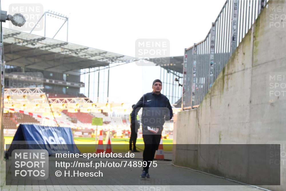 08.12.2024 - St. Pauli X-Mass-Run No. 14 H.Heesch http://msf.ph/oto/7489975 08.12.2024 09:56:17 Ziel 438, 1946, 2911, 3094, 415 meine-sportfotos.de