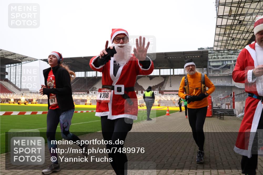 08.12.2024 - St. Pauli X-Mass-Run No. 14 Yannick Fuchs http://msf.ph/oto/7489976 08.12.2024 10:40:28 Ziel 263, 304, 321, 334, 375, 482, 538, 728, 736, 743, 967, 1292, 1303, 1305, 1308, 1494, 1495, 1764, 1766, 2533, 2609, 2610 meine-sportfotos.de