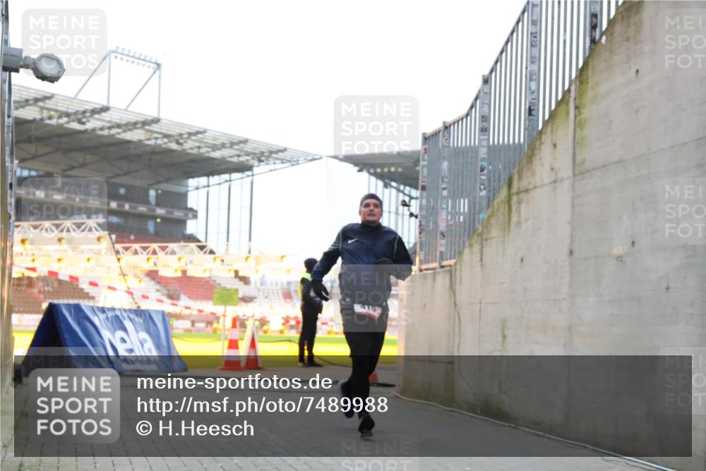 08.12.2024 - St. Pauli X-Mass-Run No. 14 H.Heesch http://msf.ph/oto/7489988 08.12.2024 09:56:17 Ziel 438, 1946, 2911, 3094, 415 meine-sportfotos.de