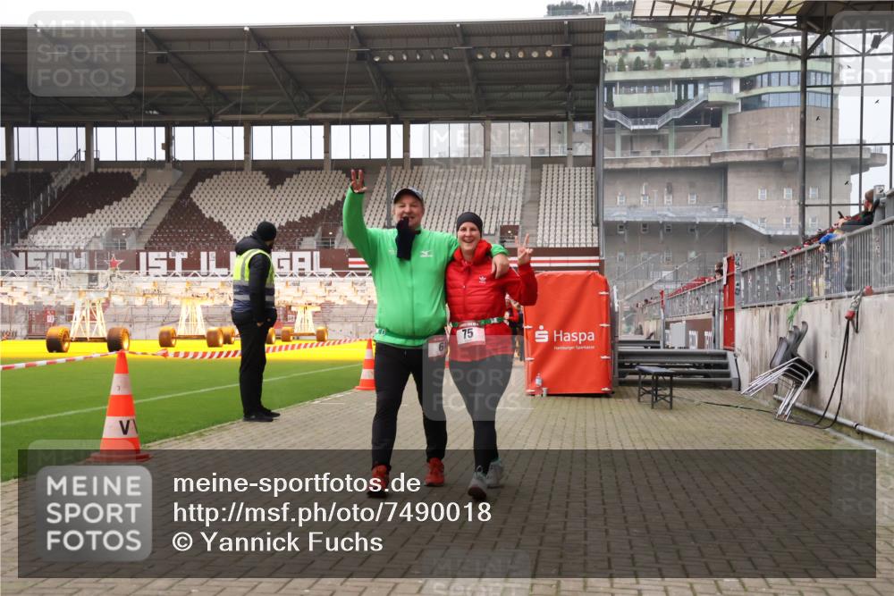 08.12.2024 - St. Pauli X-Mass-Run No. 14 Yannick Fuchs http://msf.ph/oto/7490018 08.12.2024 10:40:35 Ziel 75, 304, 334, 482, 538, 600, 728, 736, 967, 1292, 1303, 1305, 1308, 1494, 1495, 1764, 1766, 2533, 2569, 2599, 2647 meine-sportfotos.de