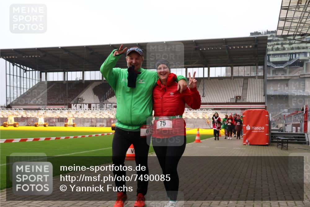 08.12.2024 - St. Pauli X-Mass-Run No. 14 Yannick Fuchs http://msf.ph/oto/7490085 08.12.2024 10:40:38 Ziel 75, 304, 334, 482, 538, 600, 728, 736, 967, 1305, 1308, 1494, 1621, 1764, 1766, 2533, 2537, 2543, 2560, 2569, 2595, 2599, 2647 meine-sportfotos.de