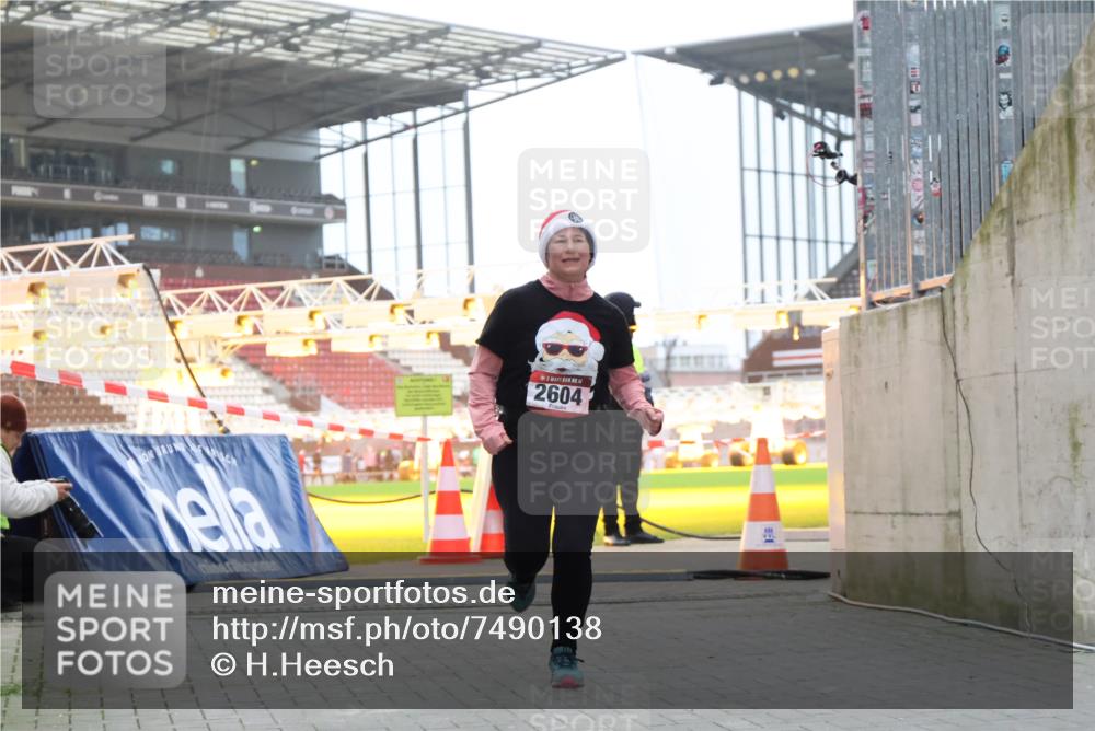 08.12.2024 - St. Pauli X-Mass-Run No. 14 H.Heesch http://msf.ph/oto/7490138 08.12.2024 10:04:31 Ziel 815, 1565, 1788, 1870, 2819, 2933, 3071, 1421, 2604 meine-sportfotos.de