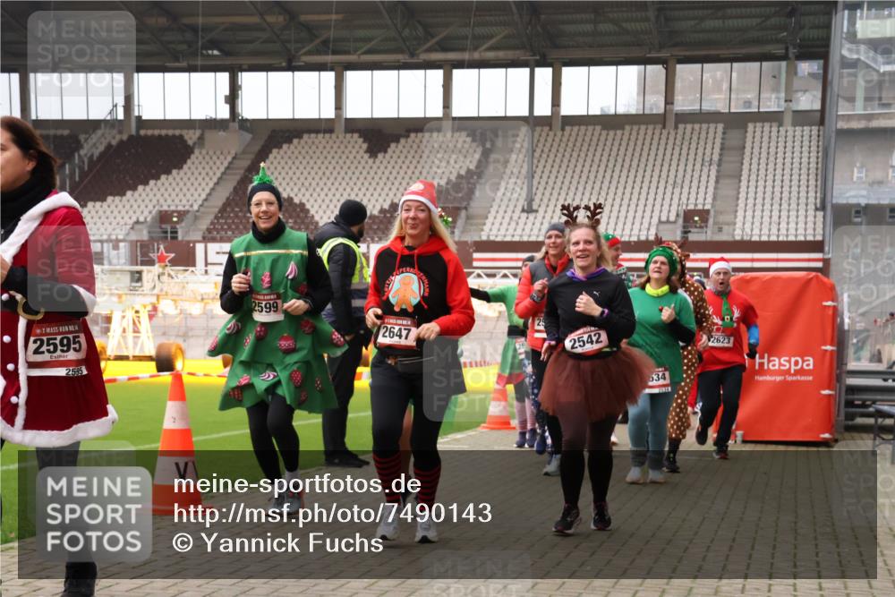 08.12.2024 - St. Pauli X-Mass-Run No. 14 Yannick Fuchs http://msf.ph/oto/7490143 08.12.2024 10:40:44 Ziel 61, 75, 334, 528, 538, 600, 1117, 1305, 1308, 1621, 1623, 1699, 2534, 2537, 2541, 2542, 2543, 2560, 2569, 2595, 2596, 2598, 2599, 2623, 2647, 3225 meine-sportfotos.de