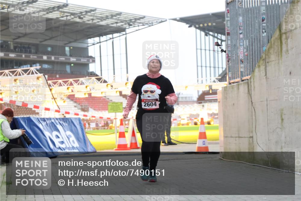 08.12.2024 - St. Pauli X-Mass-Run No. 14 H.Heesch http://msf.ph/oto/7490151 08.12.2024 10:04:31 Ziel 815, 1565, 1788, 1870, 2819, 2933, 3071, 1421, 2604 meine-sportfotos.de