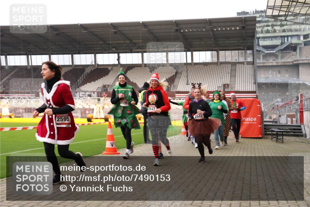 08.12.2024 - St. Pauli X-Mass-Run No. 14 Yannick Fuchs http://msf.ph/oto/7490153 08.12.2024 10:40:45 Ziel 61, 75, 528, 600, 1117, 1305, 1621, 1623, 1699, 2534, 2537, 2541, 2542, 2543, 2560, 2569, 2595, 2596, 2598, 2599, 2623, 2647, 3225 meine-sportfotos.de