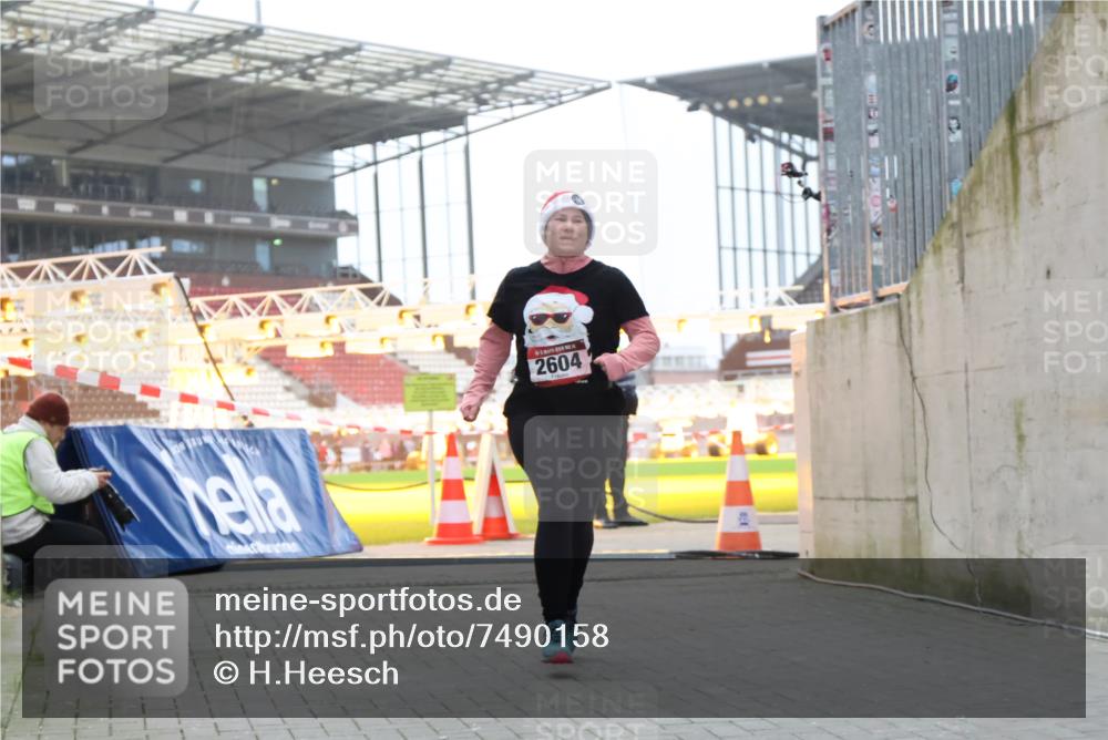 08.12.2024 - St. Pauli X-Mass-Run No. 14 H.Heesch http://msf.ph/oto/7490158 08.12.2024 10:04:31 Ziel 815, 1565, 1788, 1870, 2819, 2933, 3071, 1421, 2604 meine-sportfotos.de