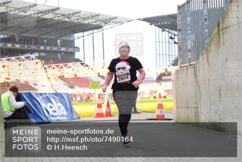 08.12.2024 - St. Pauli X-Mass-Run No. 14 H.Heesch http://msf.ph/oto/7490164 08.12.2024 10:04:31 Ziel 815, 1565, 1788, 1870, 2819, 2933, 3071, 1421, 2604 meine-sportfotos.de