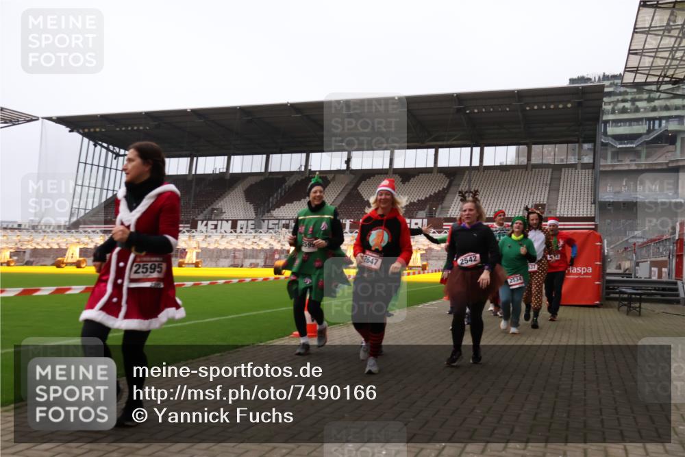 08.12.2024 - St. Pauli X-Mass-Run No. 14 Yannick Fuchs http://msf.ph/oto/7490166 08.12.2024 10:40:45 Ziel 61, 75, 528, 600, 1117, 1305, 1621, 1623, 1699, 2534, 2537, 2541, 2542, 2543, 2560, 2569, 2595, 2596, 2598, 2599, 2623, 2647, 3225 meine-sportfotos.de